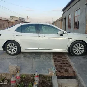 Toyota Camry 2018