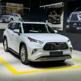 Toyota Highlander 2021