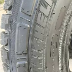 Hiace sienna 235/65 R 16C