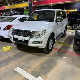 Mitsubishi Pajero 2021
