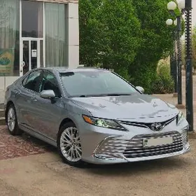 Toyota Camry 2021