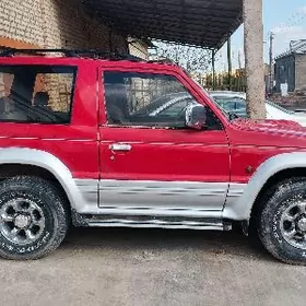 Mitsubishi Pajero 1993