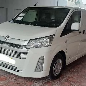 Toyota Hiace 2022