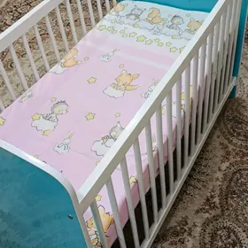 Кроватка детская (+подарок)