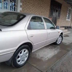 Toyota Camry 2001