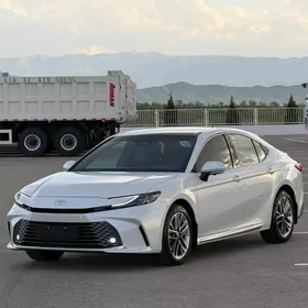 Toyota Camry 2025