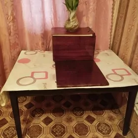 обеденный стол