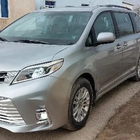 Toyota Sienna 2018