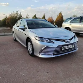 Toyota Camry Hybrid 2021