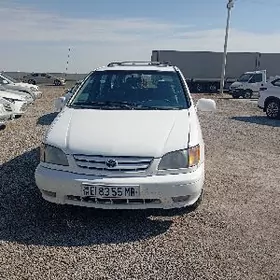 Toyota Sienna 1999
