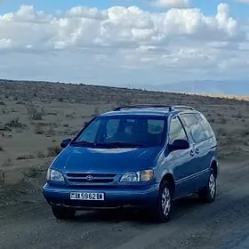 Toyota Sienna 2000