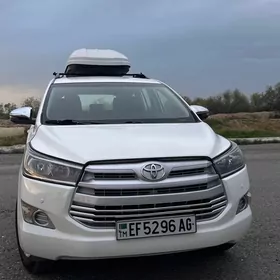 Toyota Innova 2022