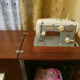 Продаётся швейная машина.