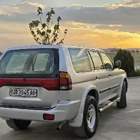 Mitsubishi Montero 2000