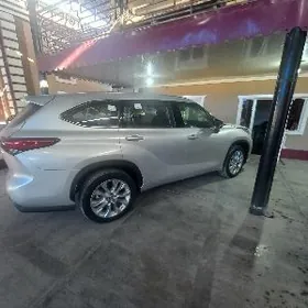 Toyota Highlander 2021