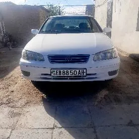 Toyota Camry 1999
