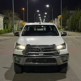 Toyota Hilux 2024