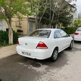 Nissan Sunny 2011