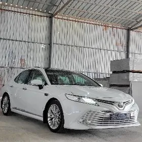 Toyota Camry 2018