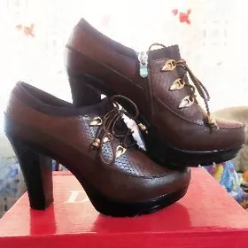 Женская обувь