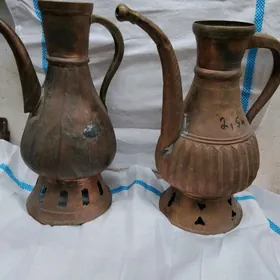 медные кувшины