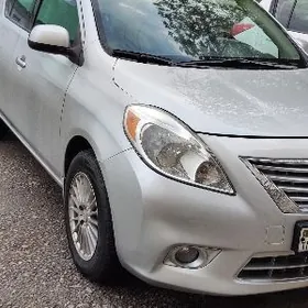 Nissan Versa 2013
