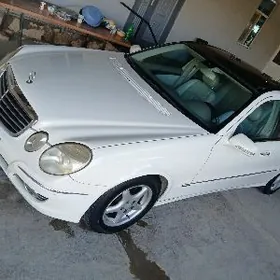 Mercedes-Benz E320 2003