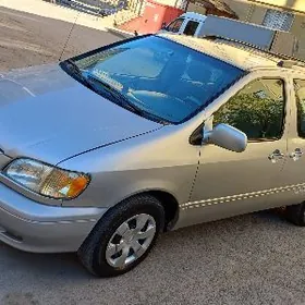 Toyota Sienna 2002