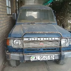Mitsubishi Pajero 1993