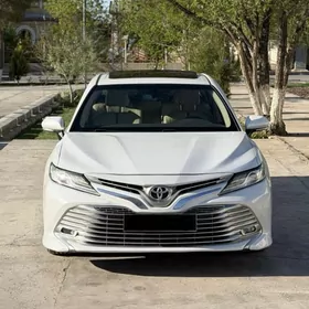 Toyota Camry 2019
