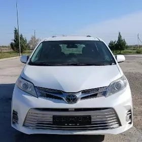 Toyota Sienna 2019