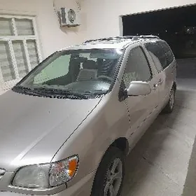 Toyota Sienna 2002