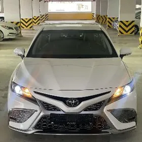 Toyota Camry 2021