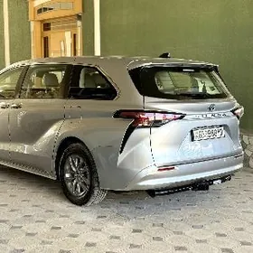 Toyota Sienna 2022