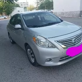 Nissan Versa 2012