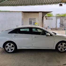 Hyundai Elantra 2021