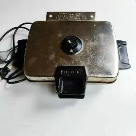 Вафельница электрическая