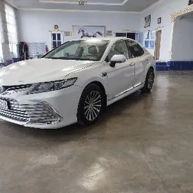 Toyota Camry 2021