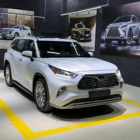 Toyota Highlander 2021