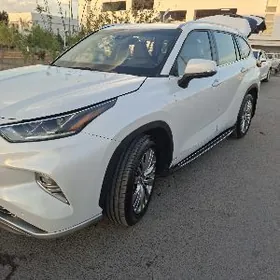 Toyota Highlander 2021