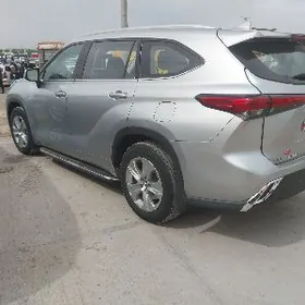 Toyota Highlander 2021