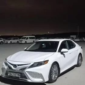 Toyota Camry 2021