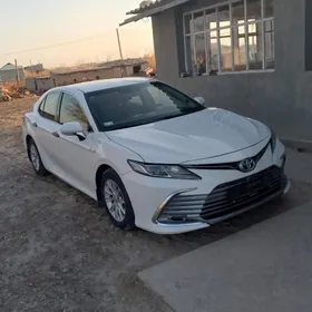Toyota Camry 2021