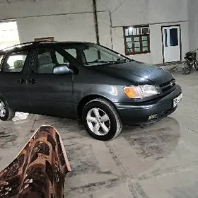 Toyota Sienna 2001