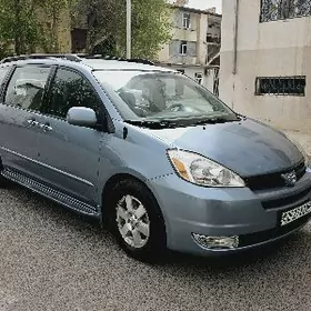 Toyota Sienna 2005
