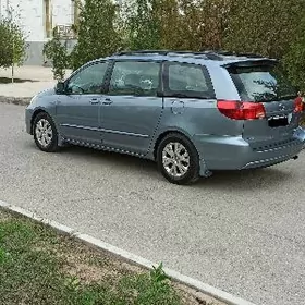 Toyota Sienna 2004