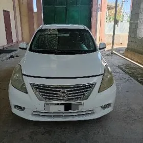 Nissan Versa 2012