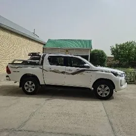 Toyota Hilux 2024
