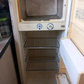 ХОЛОДИЛЬНИК  СНЕЖИНК