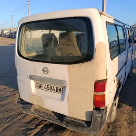 Nissan Urvan 2005